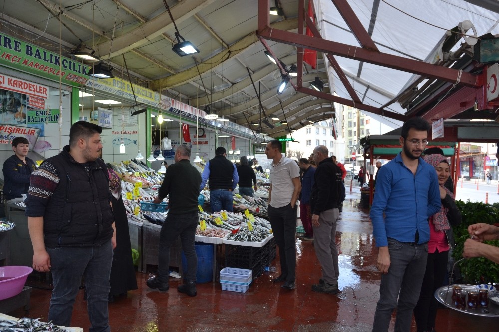 (Özel) Balık satışlarını korona virüsü endişesi vurdu 
