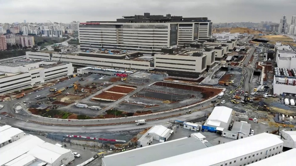 (Özel) Başakşehir Şehir Hastanesi yolundaki hummalı çalışma drone ile görüntülendi 