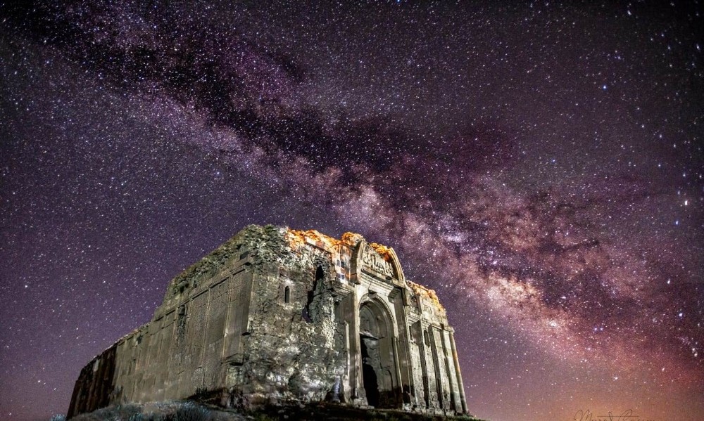 (Özel) Bin 700 yıllık kilise, ilk kez gece fotoğraflandı 