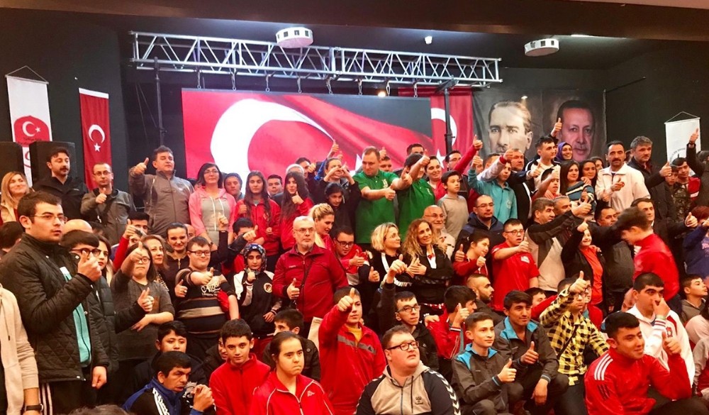 Özel bireyler ilk kez spor turnuvasında 