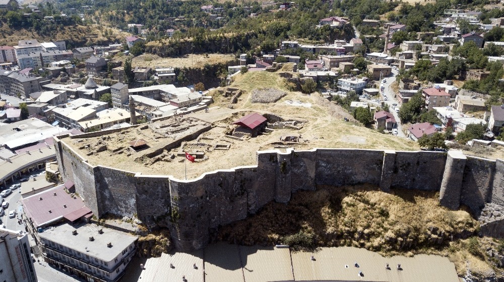 (Özel) Bitlis Kalesi’nde Osmanlı padişahlarının sikkeleri bulundu 