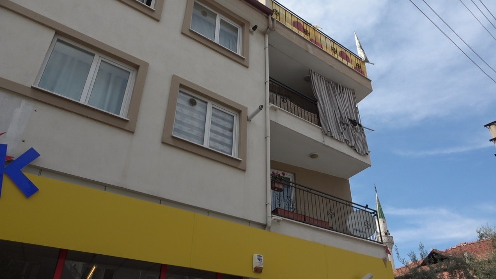 (Özel) Boğazına hortum bağlayıp intihara kalkışan şahıs 10 metreden aşağı böyle düştü 