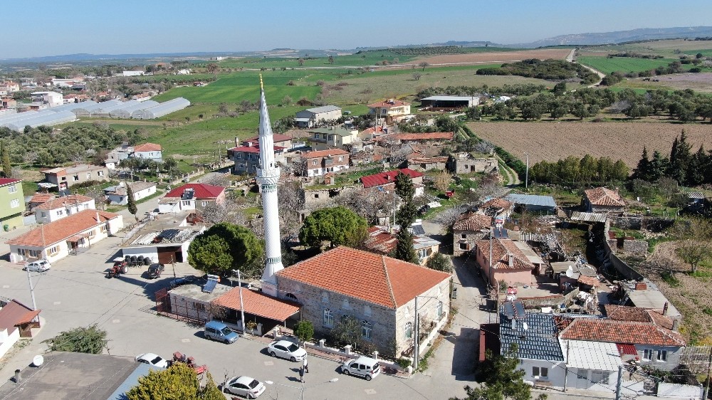 (Özel) Bu köyün tabelasını gören soyunup fotoğraf çektiriyor 