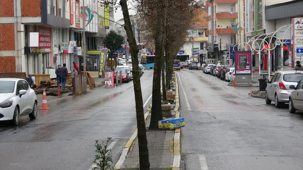 (Özel) Çekmeköy’de ortalığın savaş alanına döndüğü kavga kamerada 