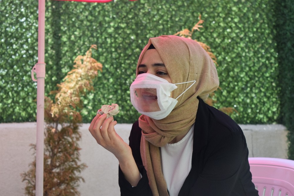 Özel çocuklara, özel maskeyle eğitim 