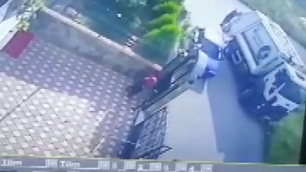 (Özel) Çöp kamyonu anne kızı böyle ezdi 