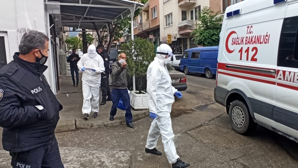 (Özel) Covid 19 karantinasından kaçan adam çay ocağında yakalandı 