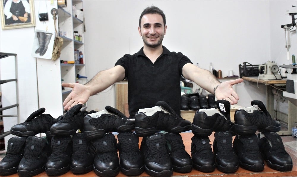 (Özel) Dans ayakkabılarını o üretiyor 