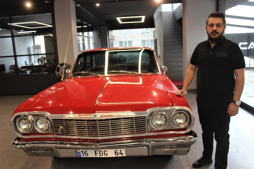(Özel) Dedesinin otomobilini 45 yıl sonra bulup satın aldı 