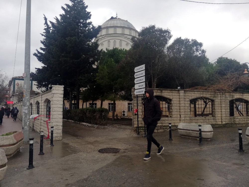 (Özel) Depremde minaresi yıkıldı, fırtınada kubbe kaplaması söküldü 