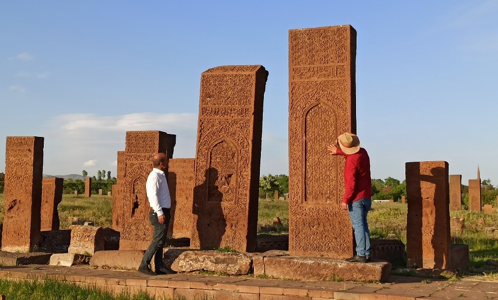 (Özel) Dünyanın en büyük İslam mezarlığı yeniden kapılarını açtı 