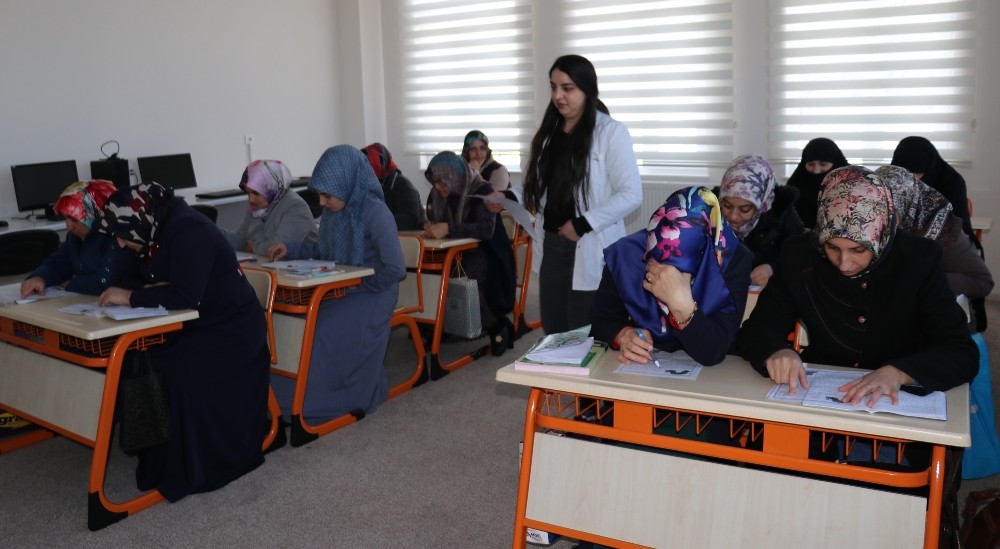(Özel) Edremitli kadınlar ADEM’de sosyalleşiyor 