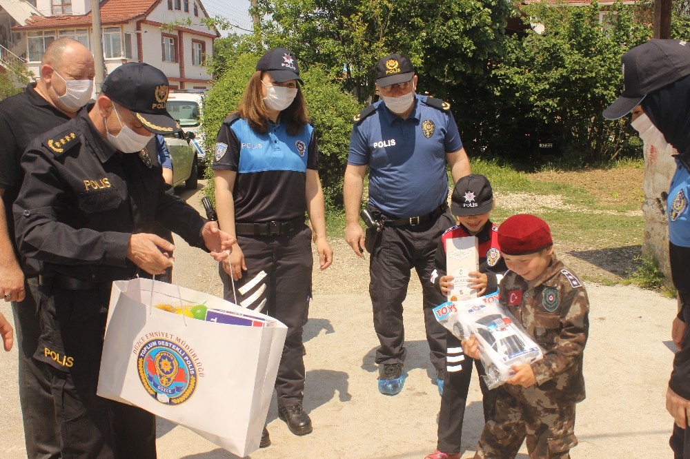 Özel eğitim alan çocuk polis olmayı çok istedi, polis abi ve ablaları da kırmadı 