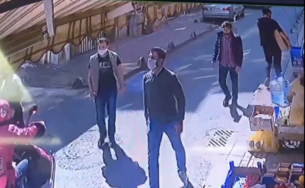 (Özel) Esenler’de maskeli magandalar, iki işletmeciyi tekme tokat dövdü 