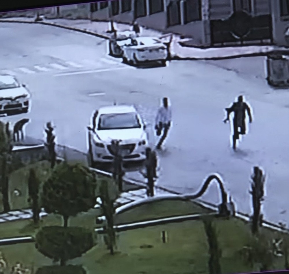 (Özel) Esenyurt’ta alacak verecek tartışmasında silahlar konuştu 