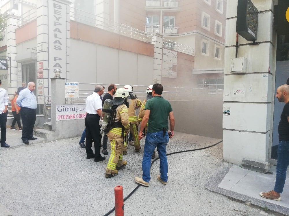 (Özel) Esenyurt’ta rezidansta yangın paniği 