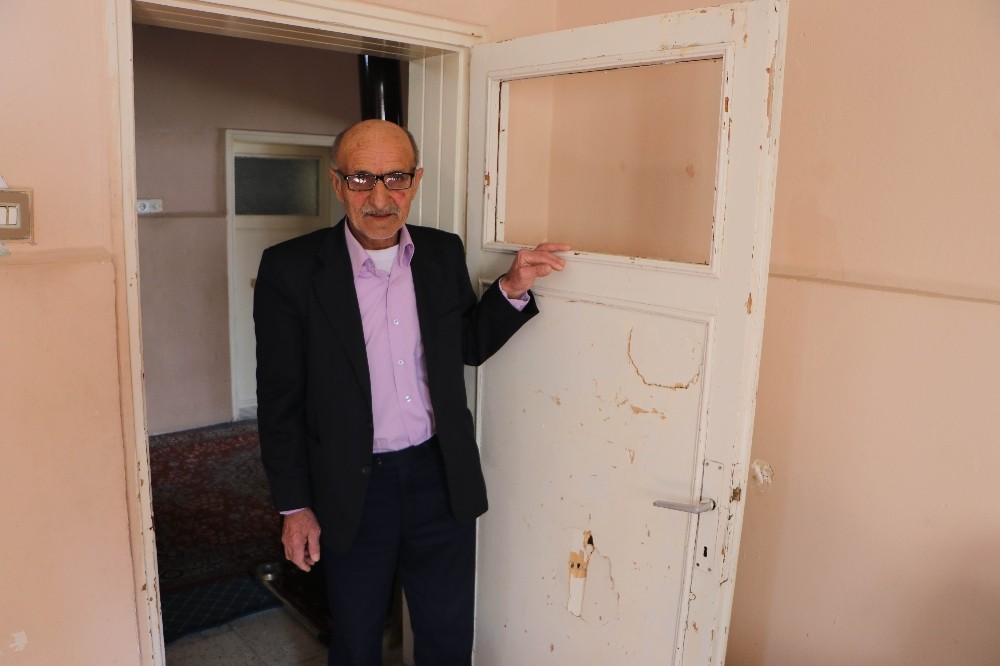 (Özel) Eşiyle birlikte 7 torununa bakan Mustafa amca, yardım bekliyor 