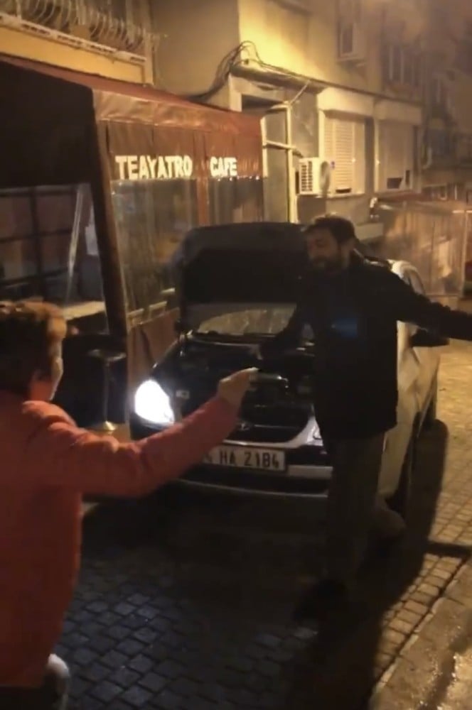 (Özel) “Evde kalın” çağrılarına rağmen göbek attılar 