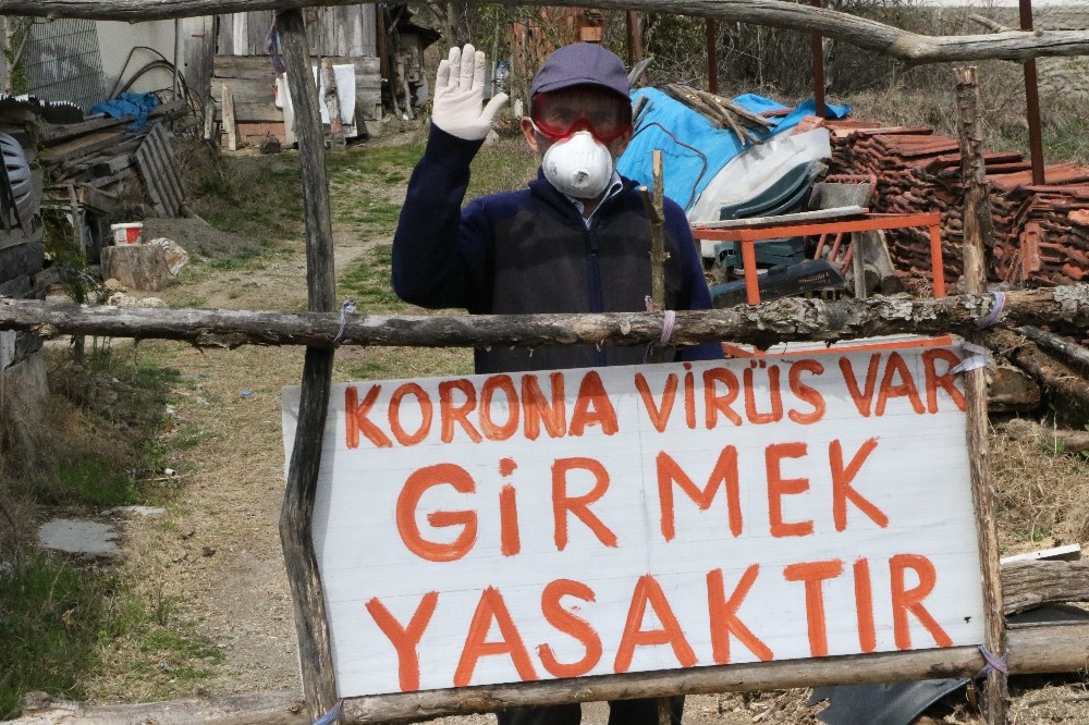 (Özel) Evinin önüne 