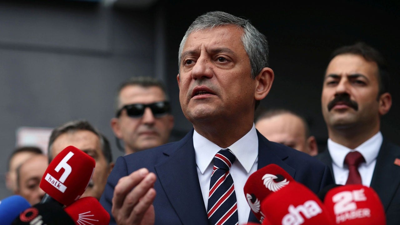 Özel, FETÖ’nün 2 numarasına biat etti