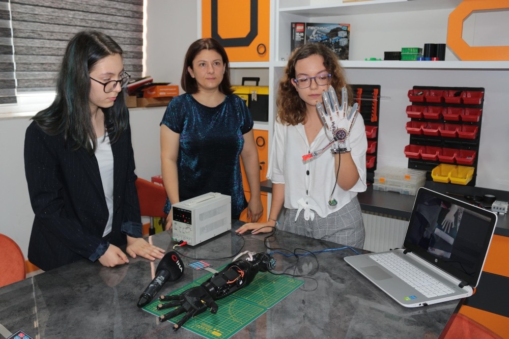 (Özel) Geleceğin bilim insanlarından protez el 