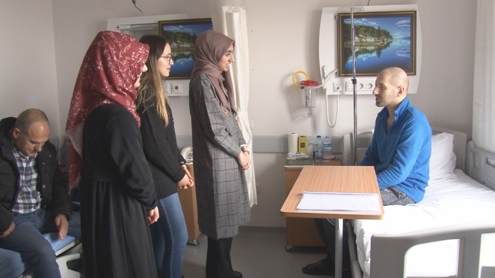 (Özel) Geleceğin hekimleri kanser hastalarına moral oluyor 