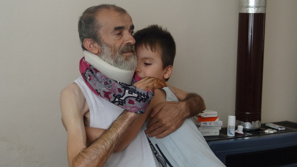 (Özel) Gitmediği doktor kalmadı, hastalığına teşhis konulamıyor 