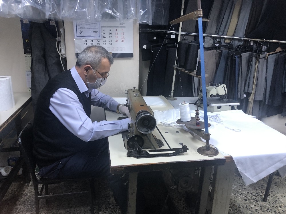 (Özel) Gönüllü ustalar ’maske’ dikiyor 