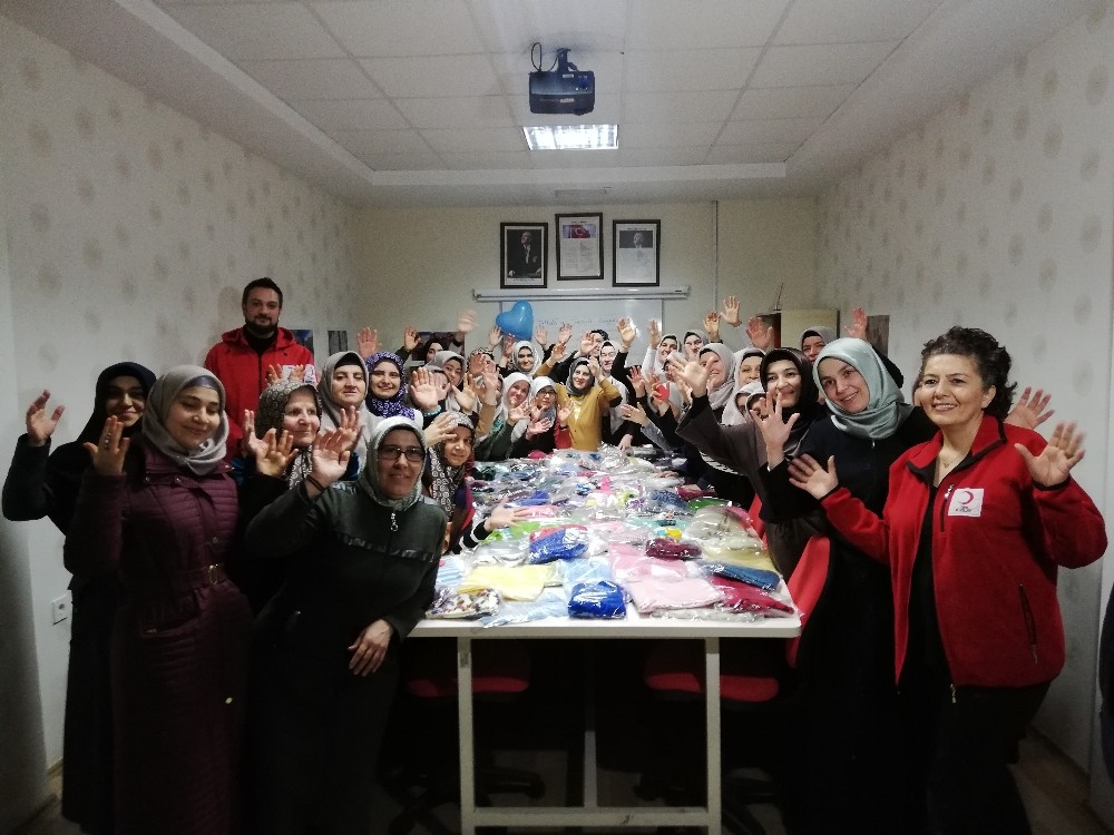 (Özel) Görme ve işitme engelli kursiyerlerden İdlib’e el emeği göz nuru yardım 