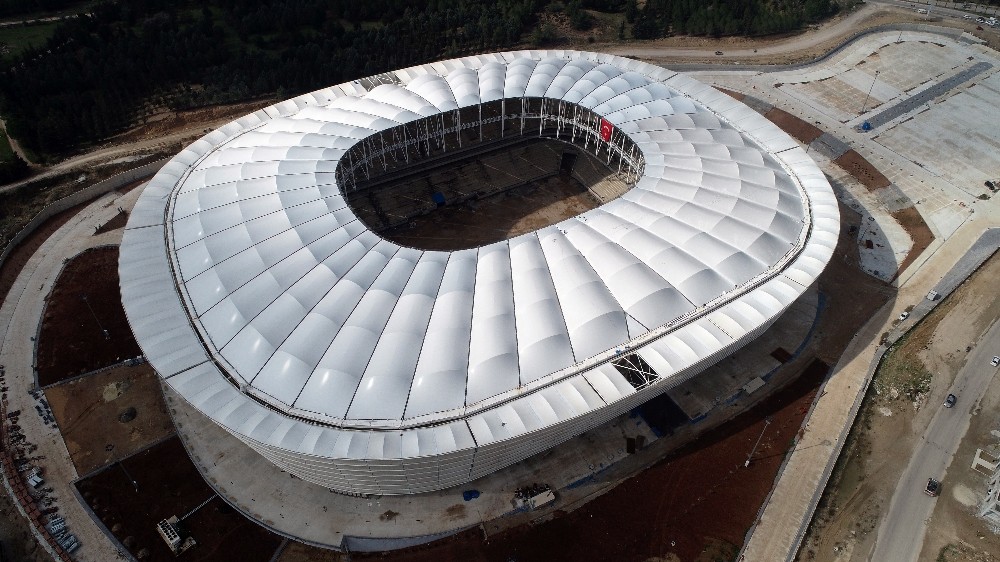 (Özel haber) Adana’da yeni stadın çatısı tamamlandı 