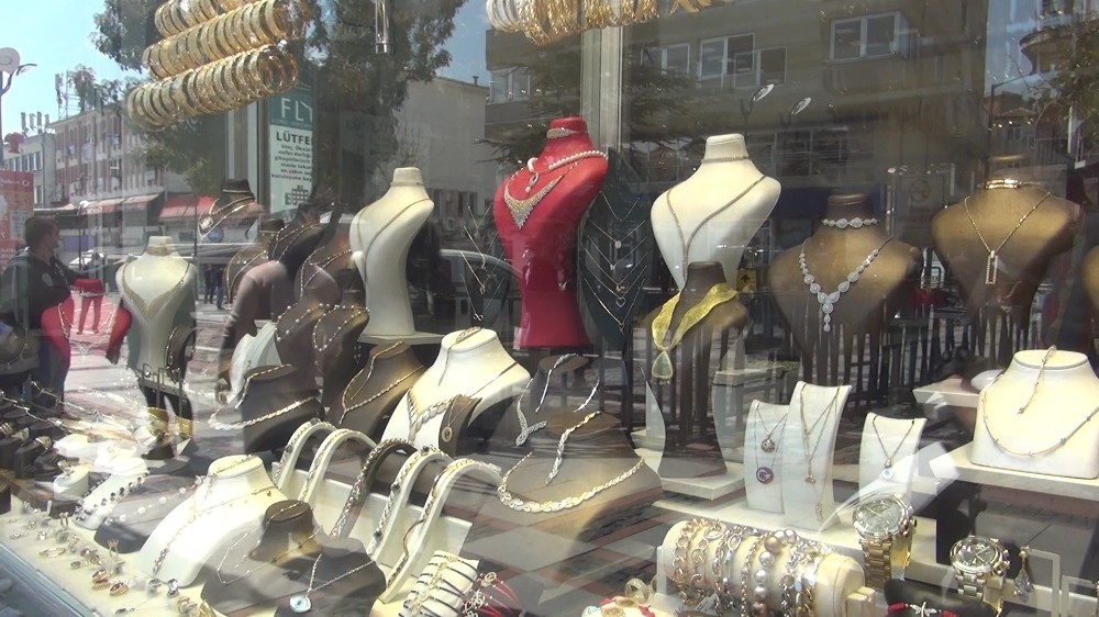(Özel Haber) Altın rekora koşuyor, vatandaş yastık altındakini bozduruyor 