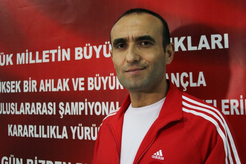 (Özel Haber) Antrenör Altınyurt: “61 kilo sıkletinde yeni bir Naim Süleymanoğlu doğuyor” 