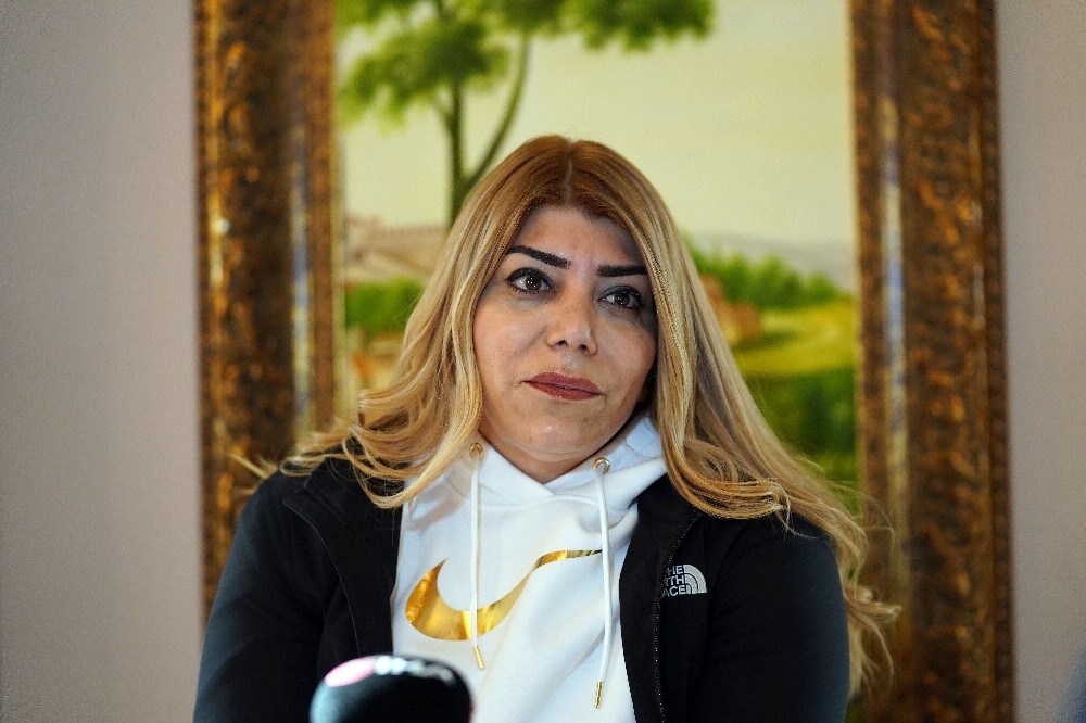 (Özel haber) Berna Gözbaşı: “Transferler kampa geldi, işlemler bitince açıklayacağız” 