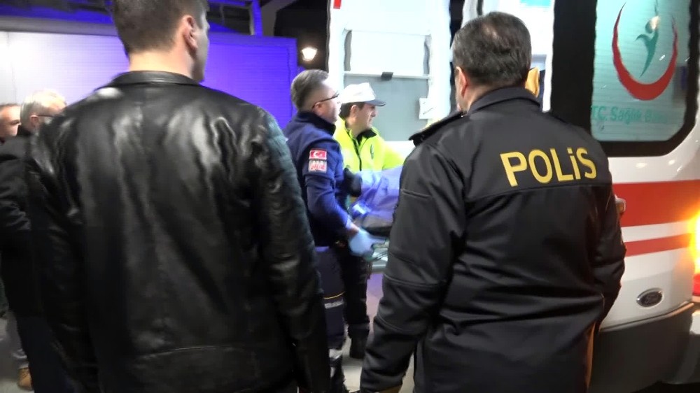 (Özel haber) Denetim noktasını geç fark edince trafik polisine çarptı 