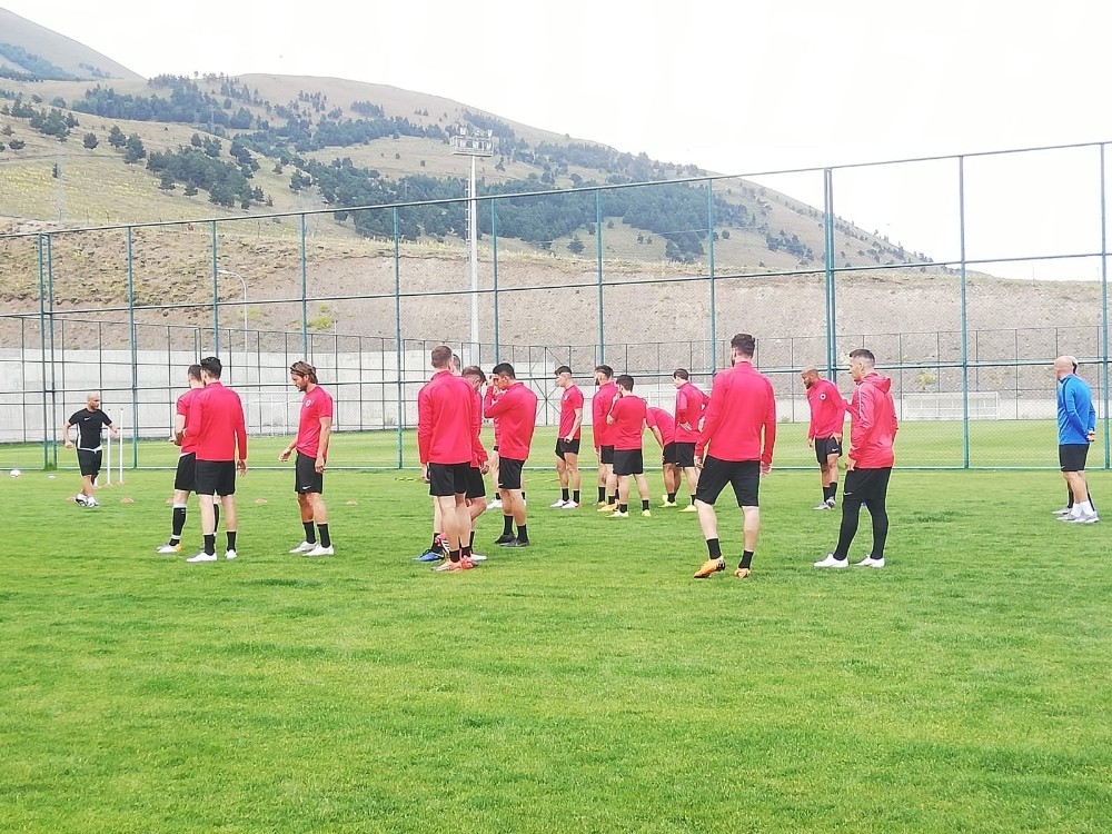 (Özel Haber) Gençlerbirliği, ilk etap kamp hazırlıklarına Erzurum’da başladı 