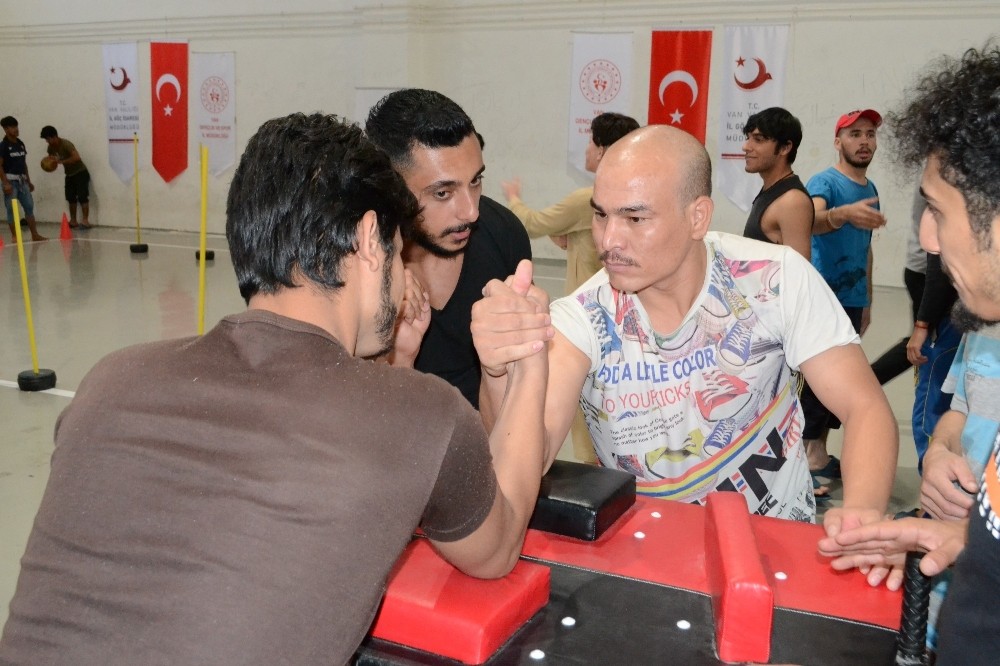 (Özel haber) Göçmenler Van’da sosyalleşiyor 