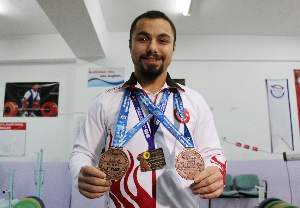 (Özel Haber) Milli halterci Yiğit: “2024 Paris Olimpiyatları’nda şampiyon olmak istiyorum” 