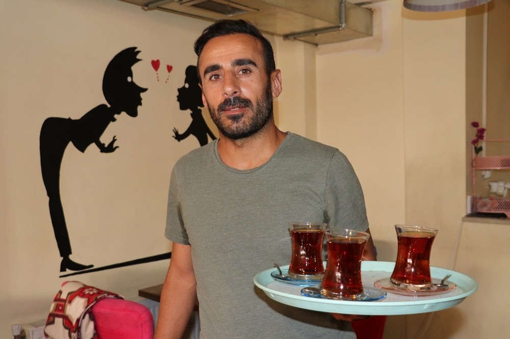 (Özel haber) Vanlı atlet bir yandan kafede çalışıyor, bir yandan olimpiyatlara hazırlanıyor 