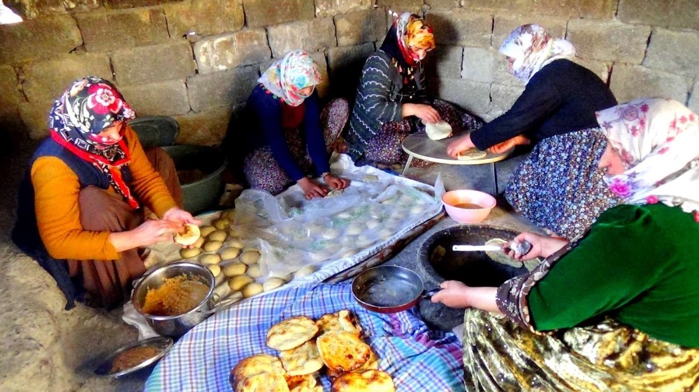 (Özel) Hakkari’de korona virüs tandır ekmeğine ilgiyi arttırdı 