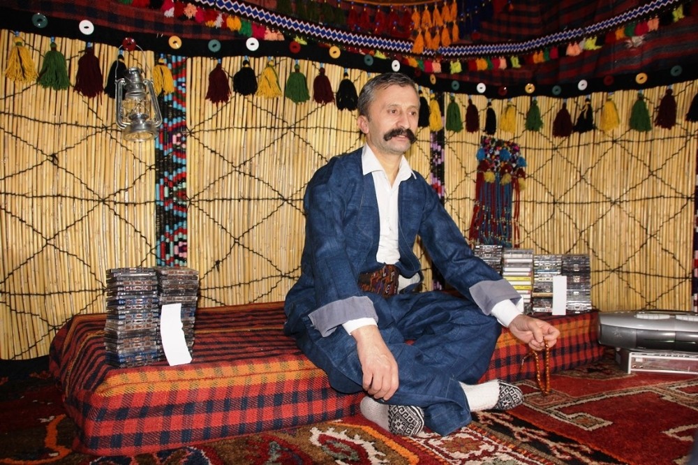 (Özel) Hakkarili dengbejin kaset aşkı 