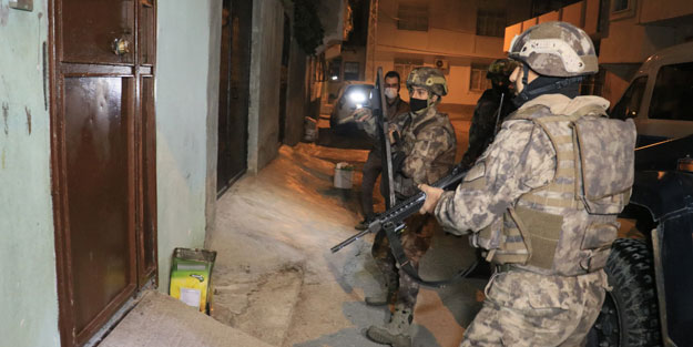 Özel harekat şafak vakti evlerinden aldı! Çok sayıda gözaltı var