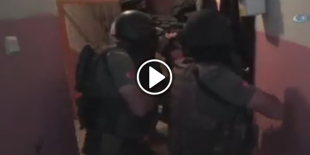 Özel harekatçı tek yumrukla kapı açtı!