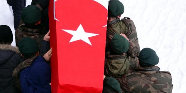 Özel harekatçılar şehidi kimseye bırakmadı