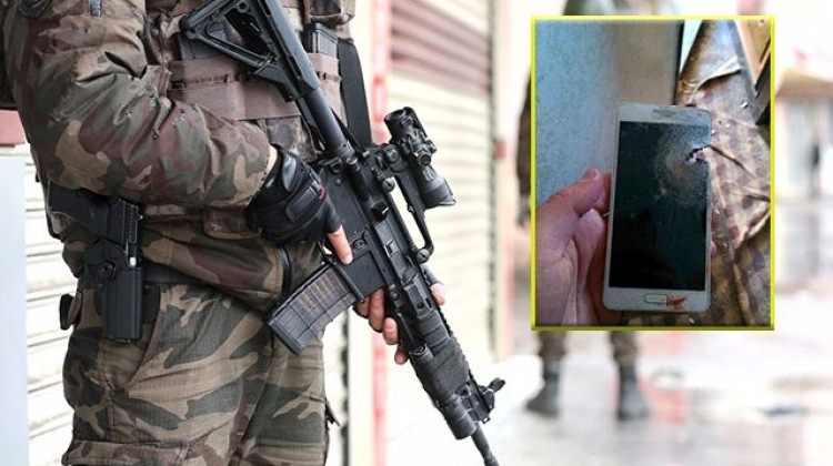 Özel harekatçının hayatını cep telefonu kurtardı