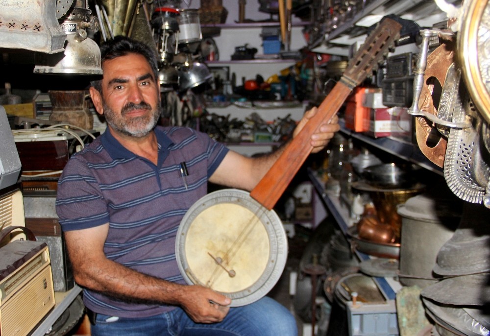 (Özel) Hobi olarak başladı, yüz binlerce antika ve nostalji eser biriktirdi 