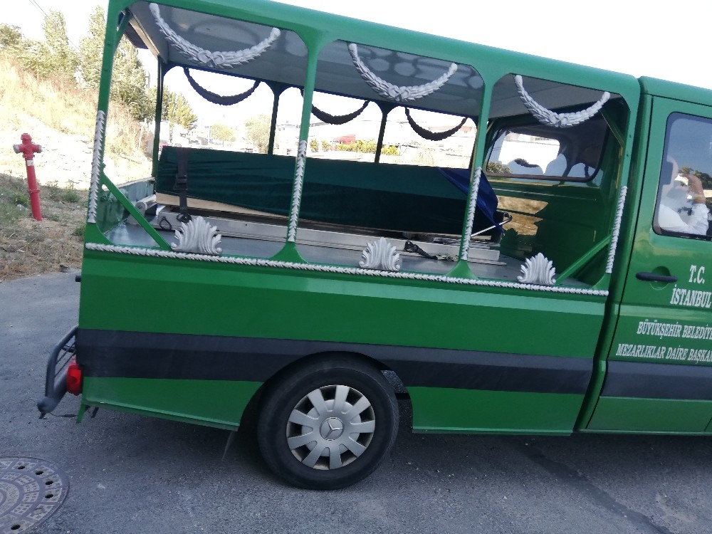 (Özel) Hostes kıyafetindeki fuları, tabutunun başına konuldu 