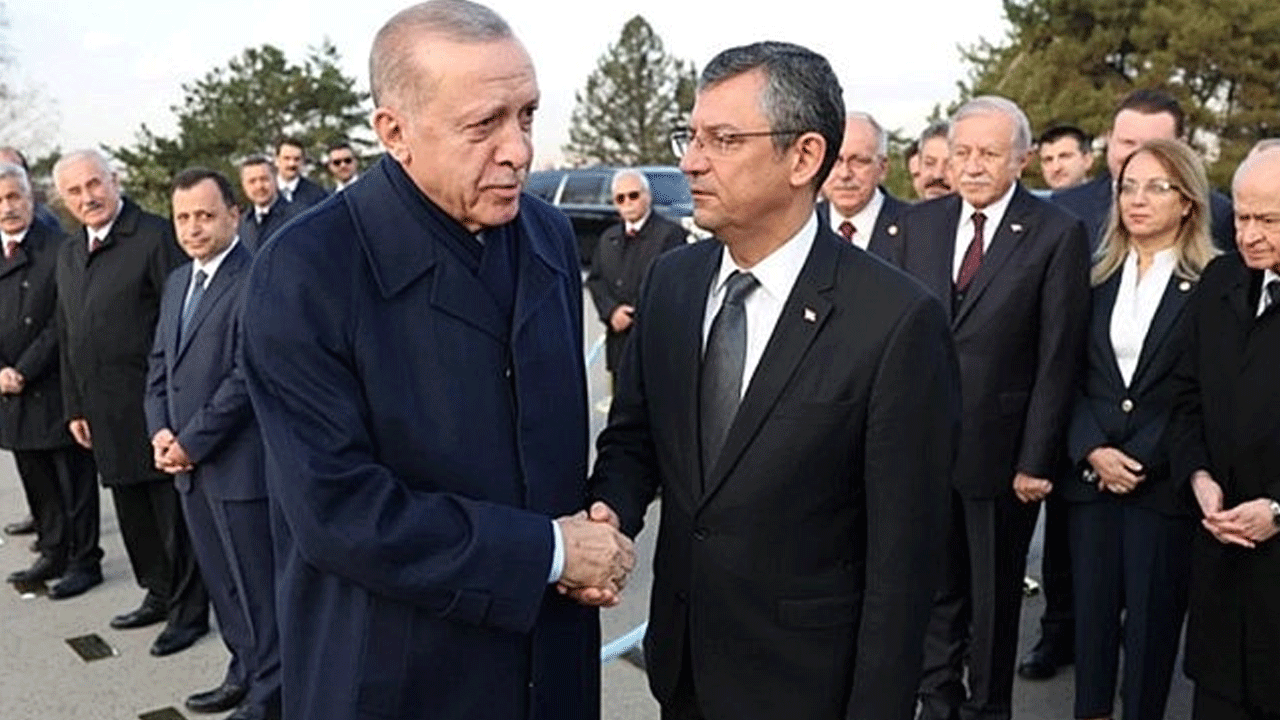 Özel "İddianame çöp oldu" diyor ama öfkeden mosmor! Özel’den Erdoğan’a "Sizi yargılayacağız" tehdidi!