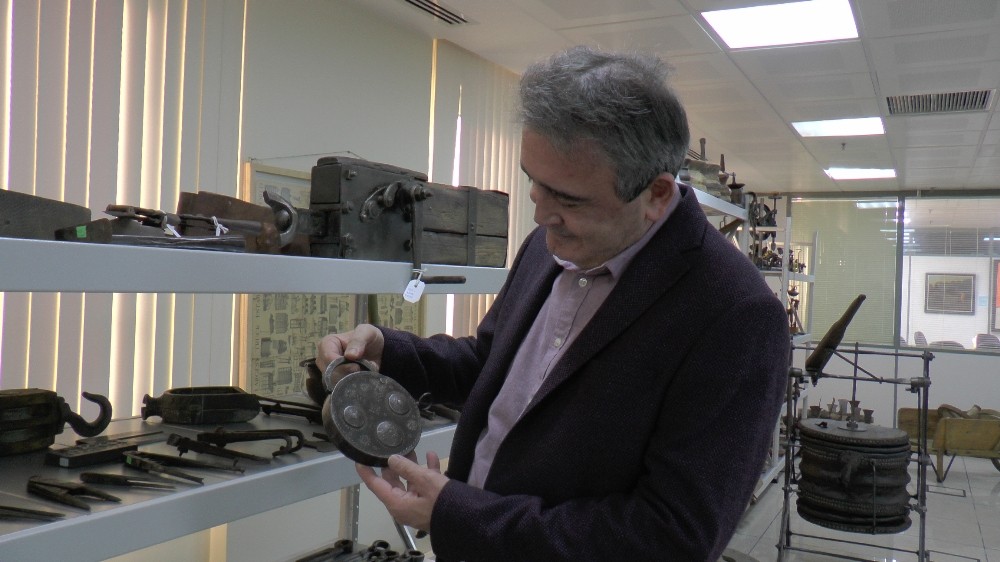 (Özel) İlginç el aletlerini toplayan iş insanı, fabrikaya müze kurdu 