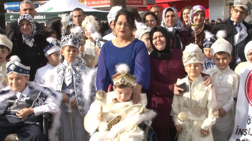 Özel İnsanlar Derneğinden özel bireylerin çocuklarına toplu sünnet şöleni 