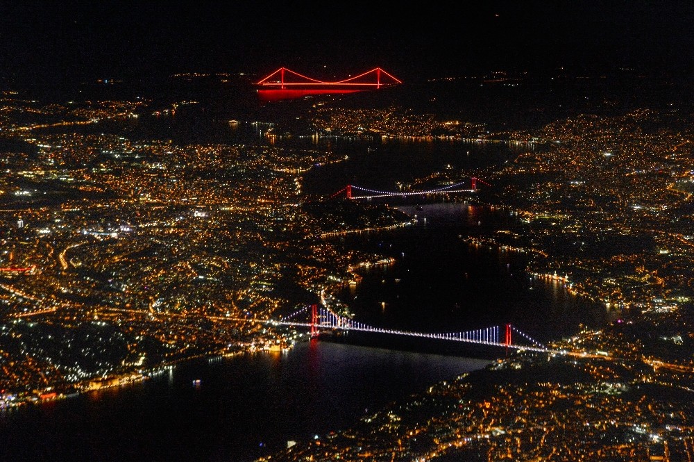 Özel) Işıl ışıl üçü bir arada